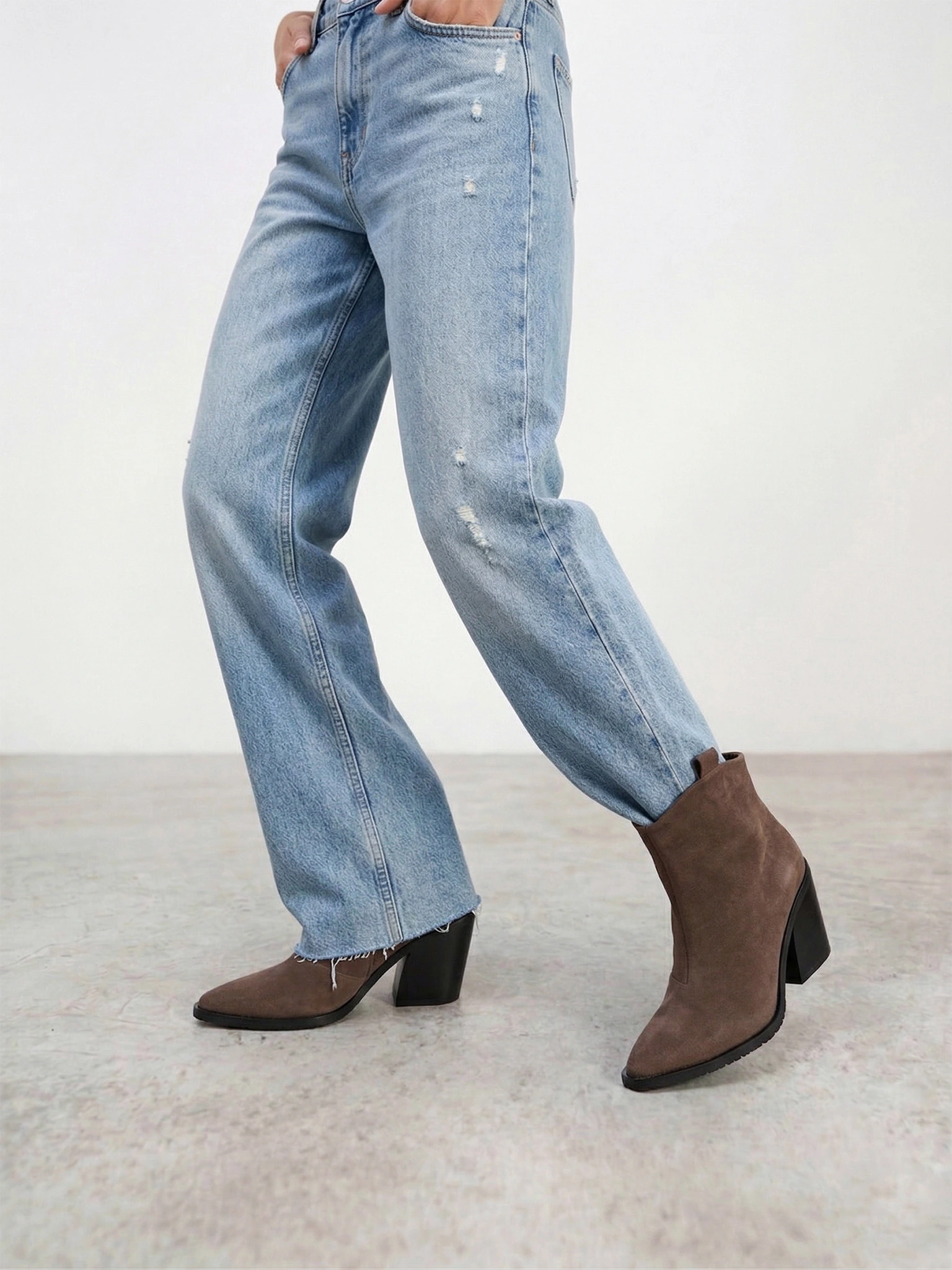 Ботильоны темно-коричневого цвета из натуральной замши